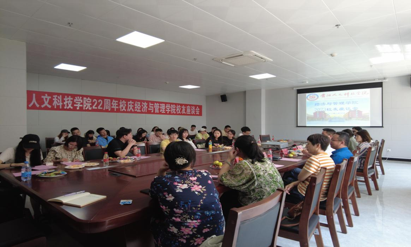 图片2 校友为在校学生答疑解惑